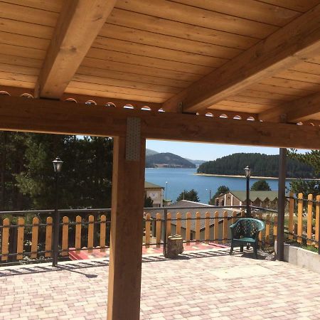 Bed and Breakfast A Due Passi Lorica Exterior foto