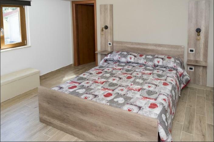Bed and Breakfast A Due Passi Lorica Exterior foto