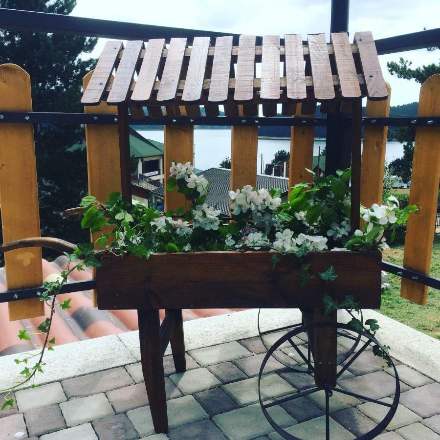 Bed and Breakfast A Due Passi Lorica Exterior foto