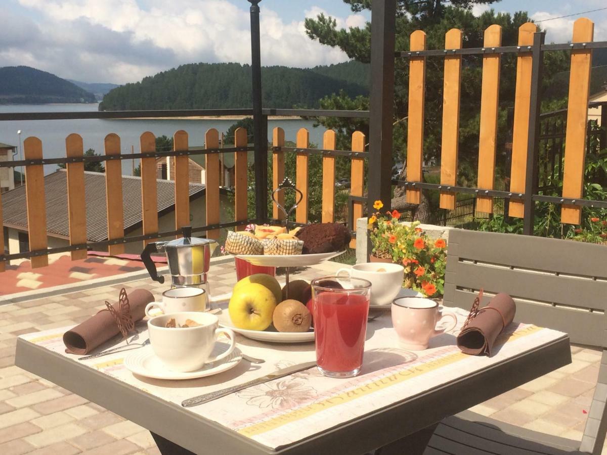 Bed and Breakfast A Due Passi Lorica Exterior foto