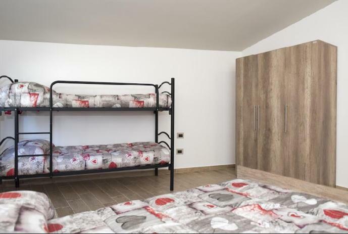 Bed and Breakfast A Due Passi Lorica Exterior foto