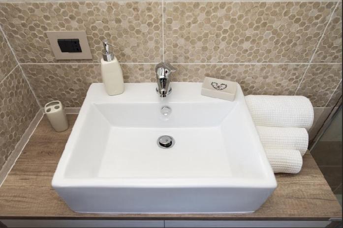 Bed and Breakfast A Due Passi Lorica Exterior foto