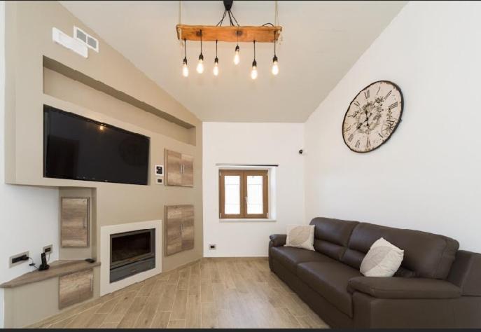 Bed and Breakfast A Due Passi Lorica Exterior foto