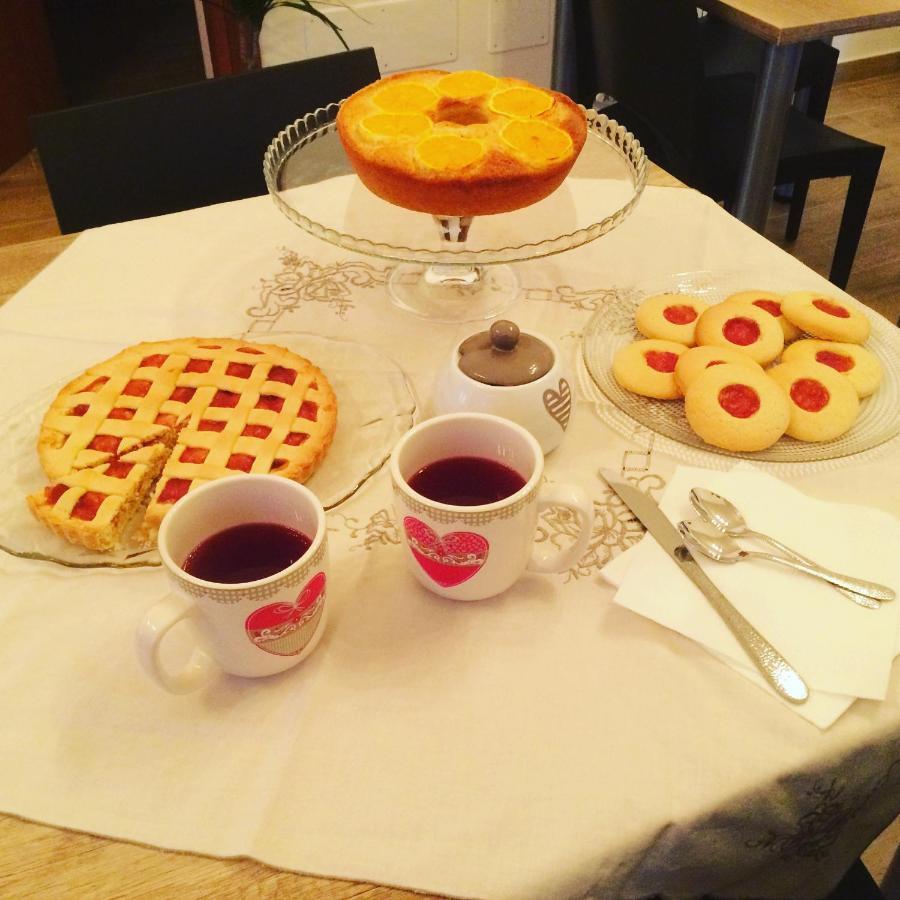 Bed and Breakfast A Due Passi Lorica Exterior foto
