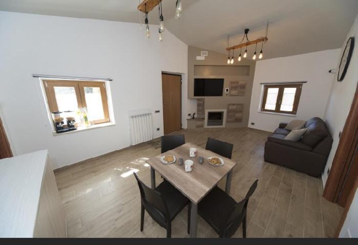 Bed and Breakfast A Due Passi Lorica Exterior foto