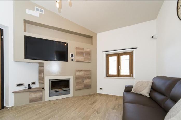 Bed and Breakfast A Due Passi Lorica Exterior foto